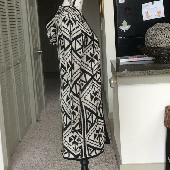 🌺 Sweater Jacket 🌺 - Picture 3 of 6